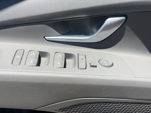 Used 2024 Hyundai Elantra SEL FWD image 17
