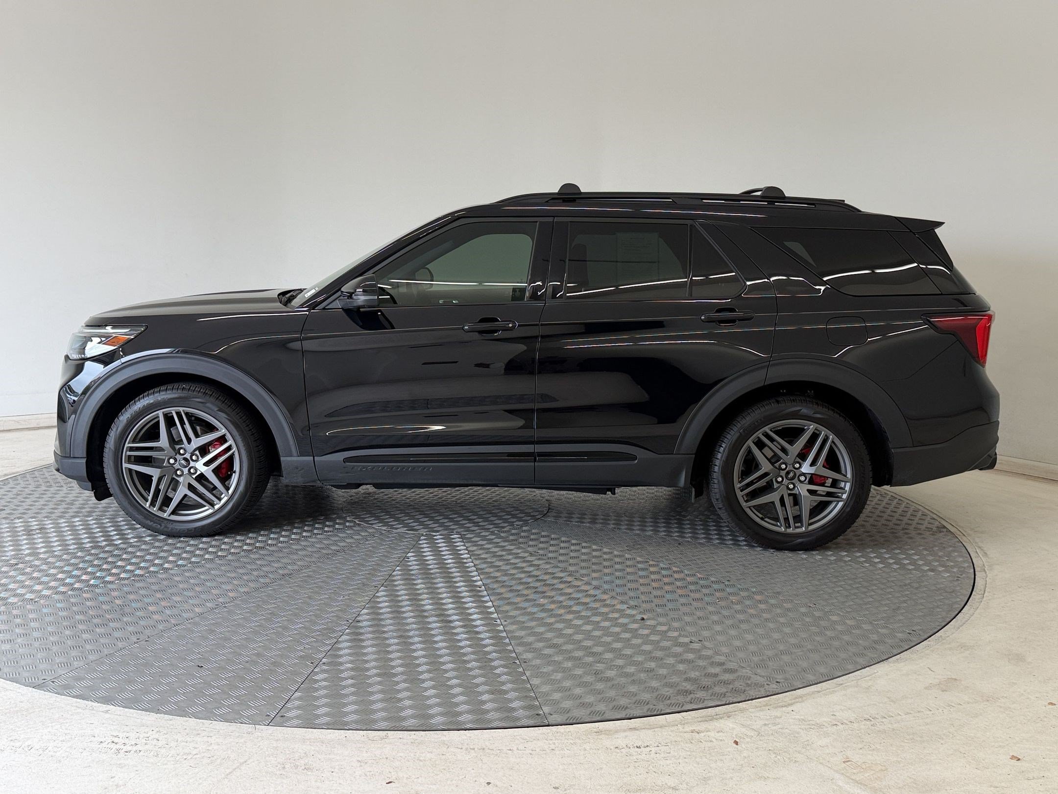 Used 2026 Ford Explorer ST w/ Sun And Sound Package AWD/4WD image 2