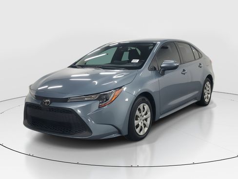 Used 2021 Toyota Corolla LE image 4