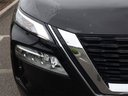 Certified 2022 Nissan Rogue SV w/ SV Premium Package image 12