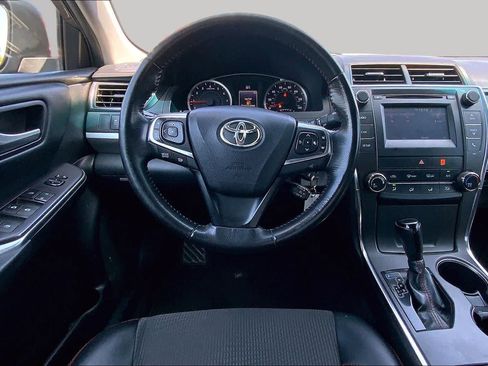 Used 2016 Toyota Camry SE FWD image 5