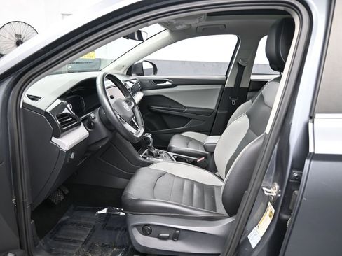 Used 2022 Volkswagen Taos SEL w/ Panoramic Sunroof Package image 12