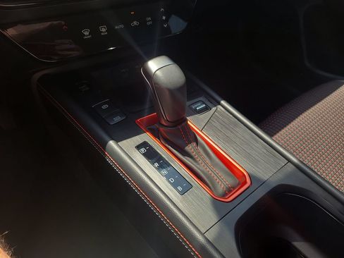 Certified 2025 Nissan Kicks SR FWD image 23