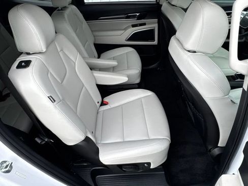 Used 2024 Kia Telluride S FWD image 48