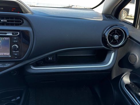 Used 2016 Toyota Prius C Two image 27