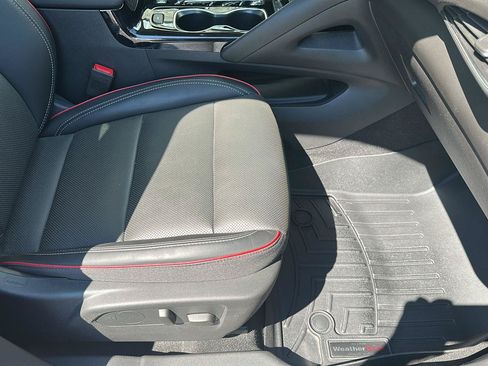 Used 2022 Buick Envision Essence w/ Sport Touring Package FWD image 22