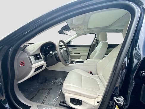Used 2016 Jaguar XF Prestige RWD image 23