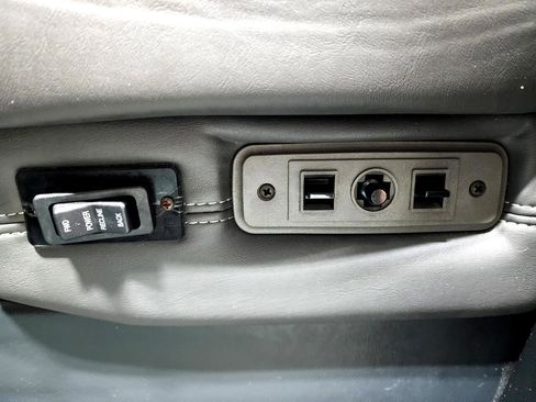 Used 2018 Mercedes-Benz Metris Passenger image 17