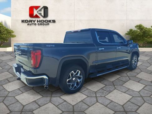 Used 2022 GMC Sierra 1500 SLT AWD/4WD image 4