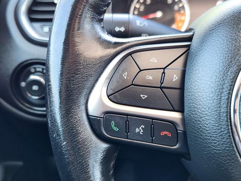 Used 2018 Jeep Renegade Limited w/ UConnect 8.4 Nav Group FWD image 20
