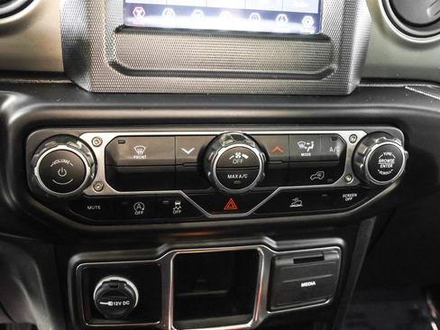 Used 2022 Jeep Wrangler Sport AWD/4WD image 31