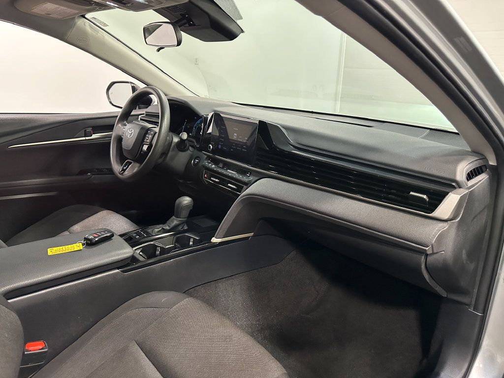 Used 2025 Toyota Camry LE FWD image 16