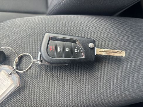 Used 2025 Toyota Corolla LE image 21