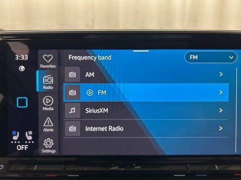 Used 2025 Volkswagen Atlas Cross Sport SEL Premium R-Line image 18