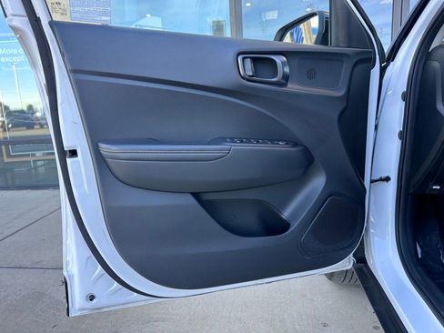 Used 2023 Hyundai Venue Limited w/ Cargo Package image 11