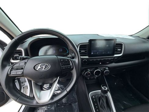 Used 2024 Hyundai Venue SEL FWD image 24