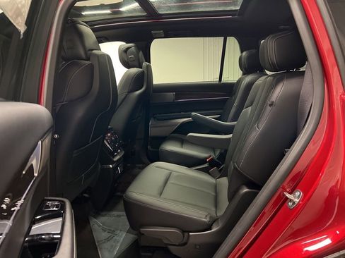 New 2026 Cadillac Vistiq Luxury image 11