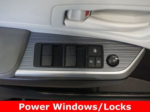 Used 2025 Toyota Sienna LE image 6