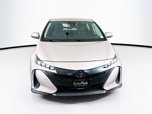 Used 2021 Toyota Prius Prime XLE FWD image 2