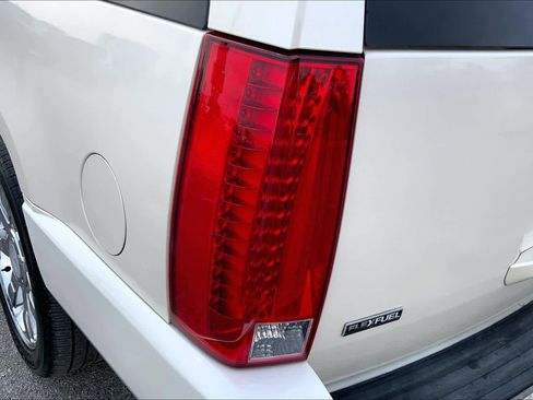Used 2009 Cadillac Escalade ESV image 27