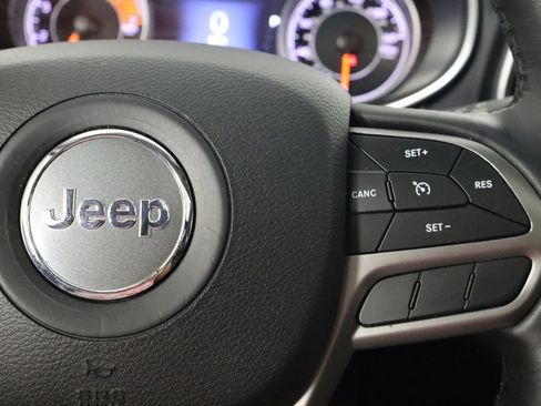Used 2019 Jeep Cherokee Limited AWD/4WD image 10