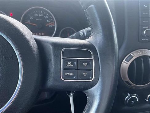 Used 2017 Jeep Wrangler Unlimited Sahara AWD/4WD image 17