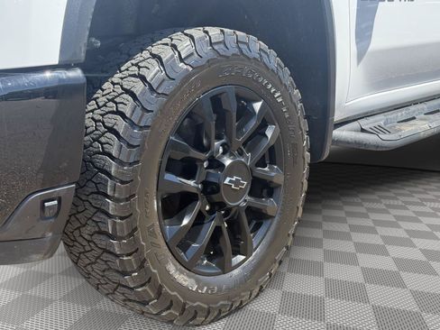 Used 2025 Chevrolet Silverado 2500 LT w/ Trail Boss Package AWD/4WD image 4