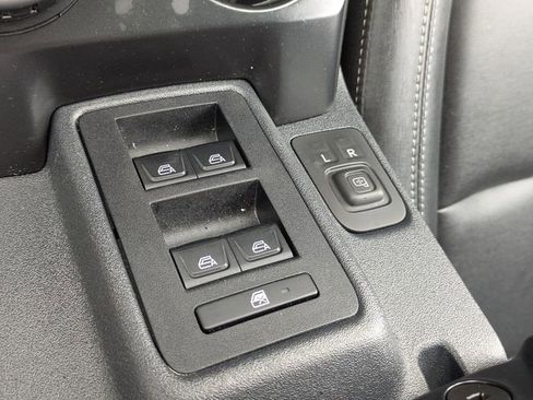 Used 2025 Ford Bronco Badlands AWD/4WD image 17