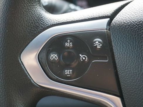 Used 2022 Chevrolet Traverse LS FWD image 26