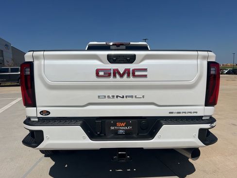Used 2025 GMC Sierra 3500 Denali w/ Denali Reserve Package image 4