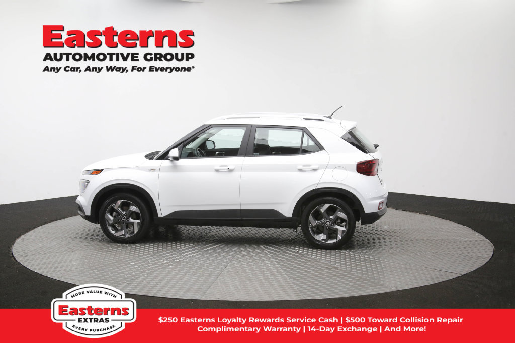 Used 2025 Hyundai Venue SEL FWD image 64