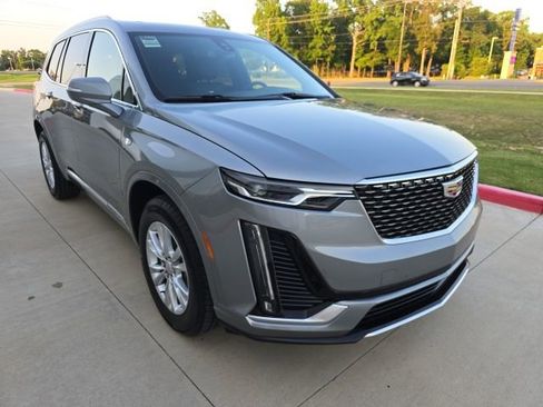 New 2025 Cadillac XT6 Luxury image 7