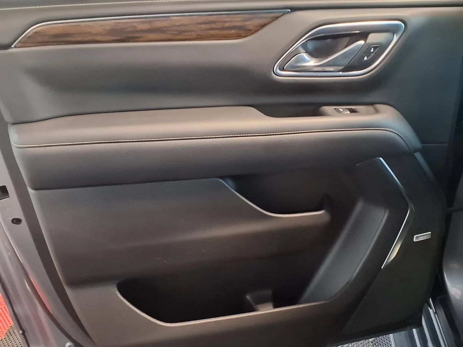 Used 2021 Chevrolet Suburban Premier AWD/4WD image 14