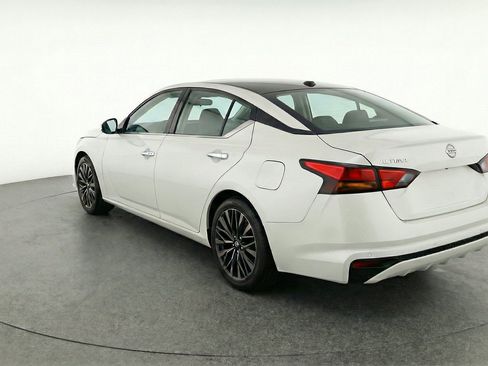 Used 2025 Nissan Altima 2.5 SV FWD image 6