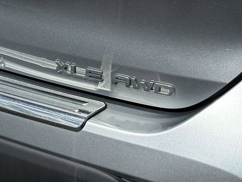 Used 2023 Toyota Highlander XLE image 8