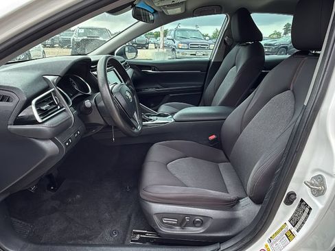 Used 2018 Toyota Camry LE FWD image 10