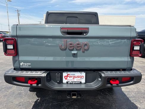 Used 2024 Jeep Gladiator Rubicon w/ Technology Group AWD/4WD image 15
