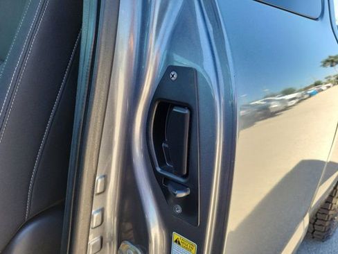 Used 2018 Nissan Titan SV image 12