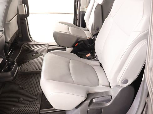 Used 2024 Toyota Sienna XLE image 12