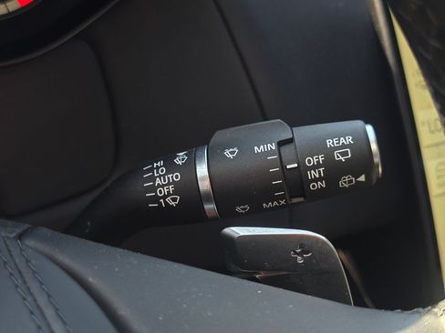 Used 2025 Land Rover Range Rover Sport SE AWD/4WD image 38