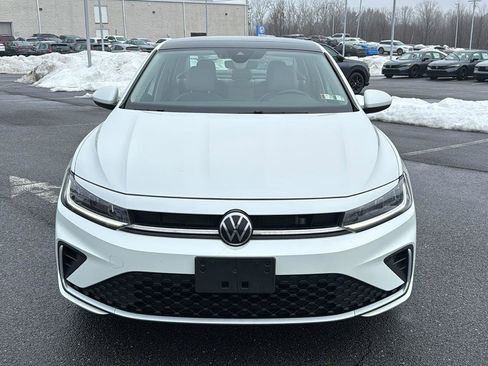 Used 2025 Volkswagen Jetta SE w/ Sunroof Package image 14