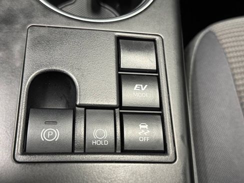 Used 2023 Toyota Highlander LE FWD image 33