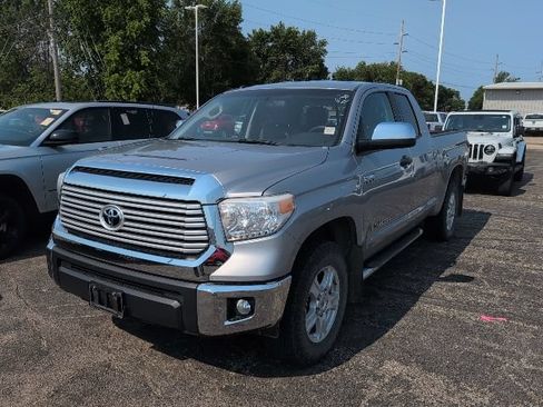 Used 2016 Toyota Tundra SR5 AWD/4WD image 3