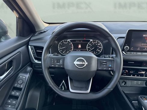 Used 2025 Nissan Rogue SV FWD image 14