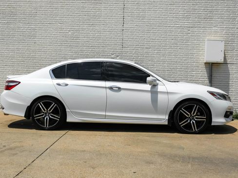 Used 2016 Honda Accord Touring image 7