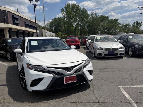 Used 2019 Toyota Camry SE image 14