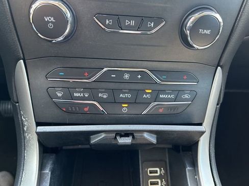 Used 2020 Ford Edge SEL w/ Convenience Package FWD image 29
