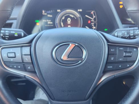 Used 2024 Lexus UX 250h AWD w/ Premium Package image 7
