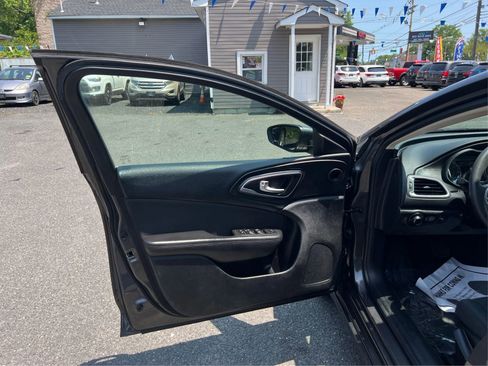 Used 2015 Chrysler 200 Limited image 27