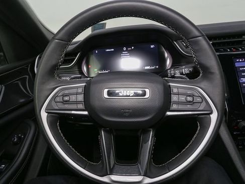 Used 2023 Jeep Grand Cherokee L Laredo image 32